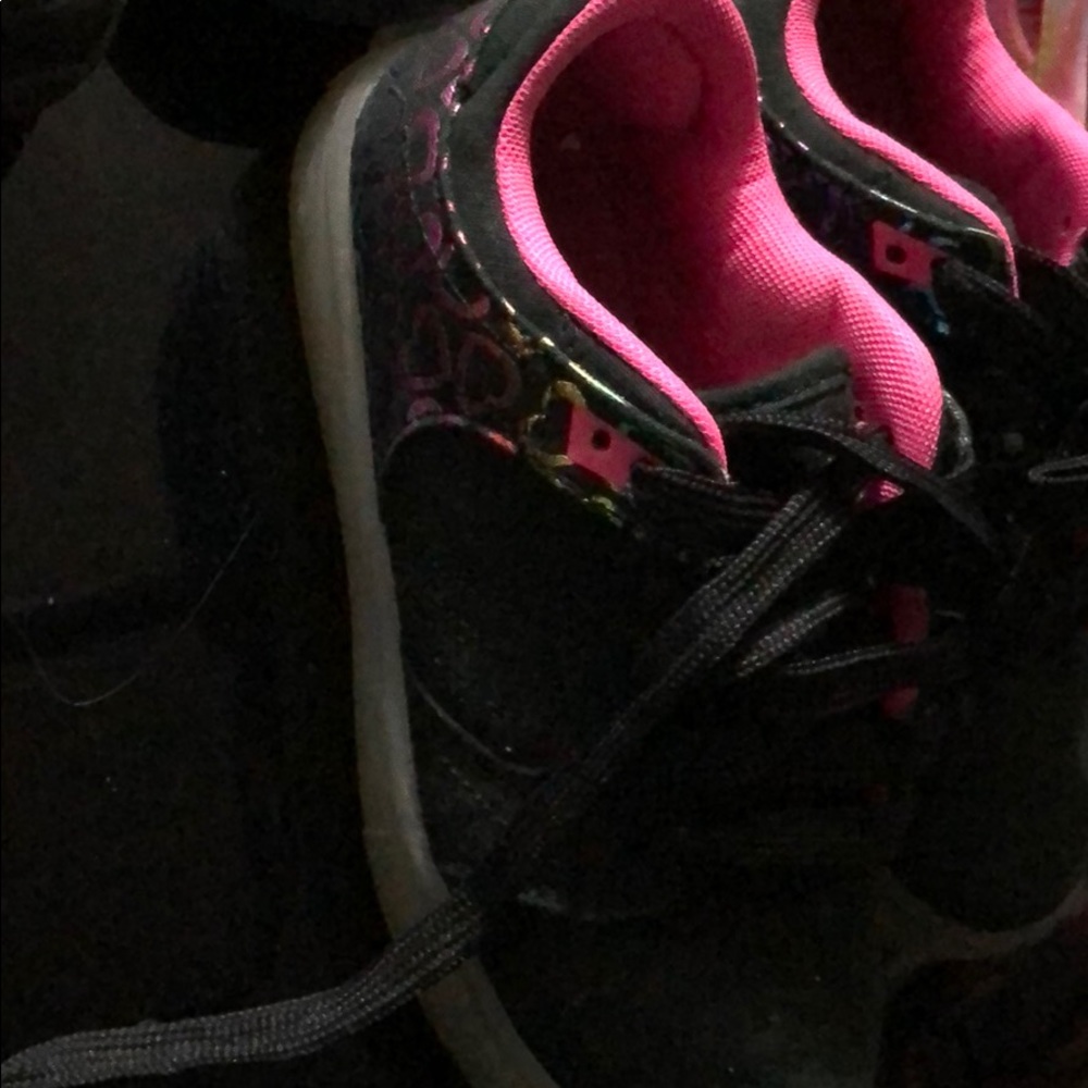 Shoes - Picture 7 of 8